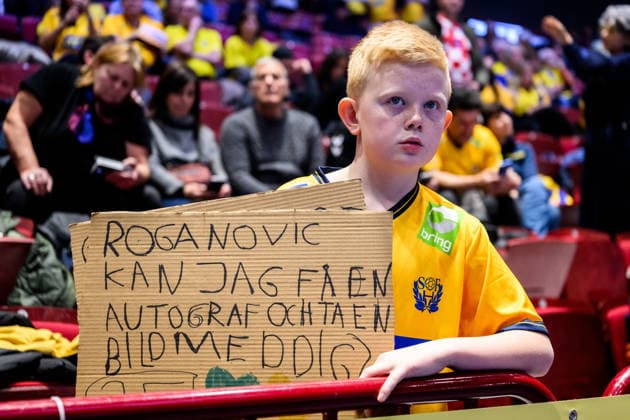 260119 A Swedish supporter with a sign ahead of the EHF European Handball Championship preliminary round match between Georgia and Sweden on January 19, 2026 in Malmö. Photo: Petter Arvidson BILDBYRAN kod PA PA1125 handball handboll handball handbolls-em 2026 georgien sverige sweden ehf european handball championship georgia bbeng publik Copyright: PETTERxARVIDSON BB260119PA096