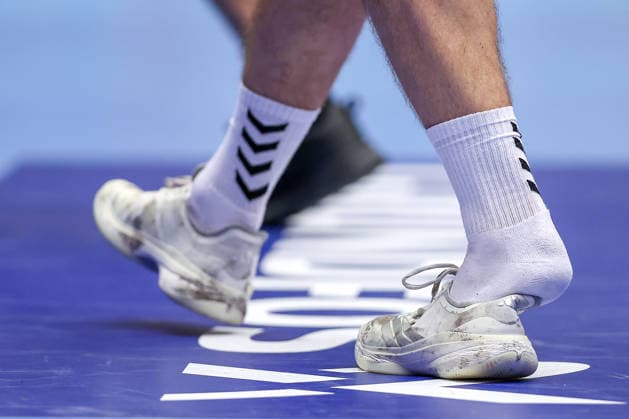 19.01.2026, Handball, Men s EHF EURO 2026, Österreich - Serbien, Jyske Bank Boxen in Herning, Dänemark, Preliminary Round: Stefan Dodic (Serbien 40) verliert seinen Schuh Dänemark