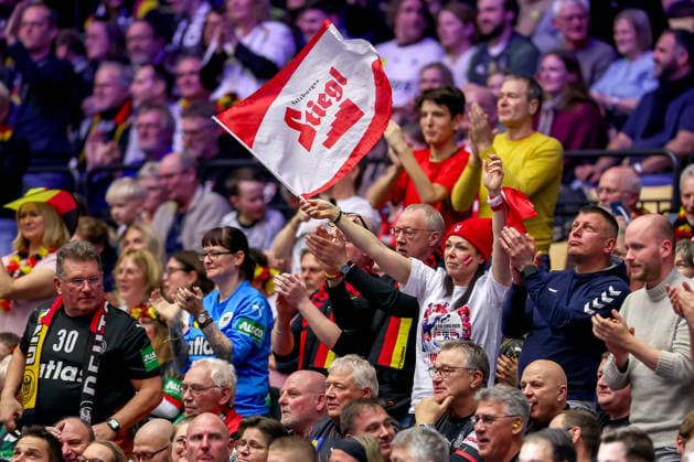 19.01.2026, Handball, Men s EHF EURO 2026, Österreich - Serbien, Jyske Bank Boxen in Herning, Dänemark, Preliminary Round: Fans auf der Tribüne Zuschauer Besucher Feature Dänemark