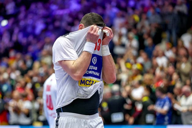 19.01.2026, Handball, Men s EHF EURO 2026, Österreich - Serbien, Jyske Bank Boxen in Herning, Dänemark, Preliminary Round: Mijajlo Marsenic (Serbien 93) enttäuscht Enttäuschung nach der Niederlage gegen Österreich Dänemark