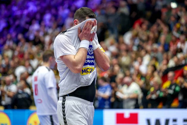 19.01.2026, Handball, Men s EHF EURO 2026, Österreich - Serbien, Jyske Bank Boxen in Herning, Dänemark, Preliminary Round: Mijajlo Marsenic (Serbien 93) enttäuscht Enttäuschung nach der Niederlage gegen Österreich Dänemark