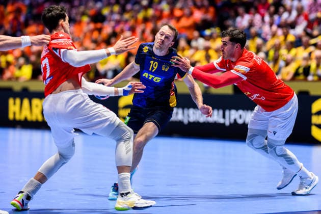 260119 Felix Claar of Sweden and Erekle Arsenashvili of Georgia during the EHF European Handball Championship preliminary round match between Georgia and Sweden on January 19, 2026 in Malmö. Photo: Petter Arvidson BILDBYRAN kod PA PA1125 handball handboll handball handbolls-em 2026 georgien sverige sweden ehf european handball championship georgia bbeng Copyright: PETTERxARVIDSON BB260119PA126