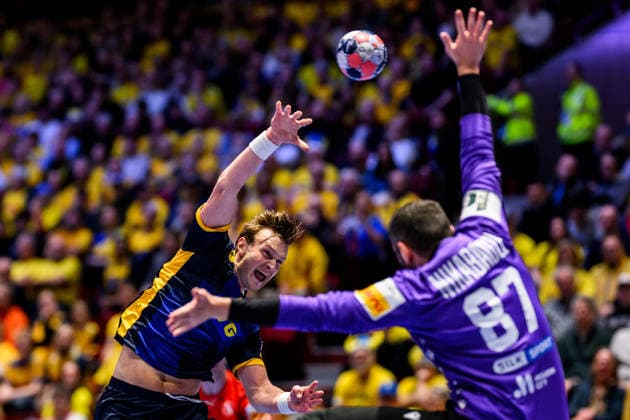 260119 Jonathan Carlsbogard of Sweden and goalkeeper David Nikabadze of Georgia during the EHF European Handball Championship preliminary round match between Georgia and Sweden on January 19, 2026 in Malmö. Photo: Petter Arvidson BILDBYRAN kod PA PA1125 handball handboll handball handbolls-em 2026 georgien sverige sweden ehf european handball championship georgia bbeng Copyright: PETTERxARVIDSON BB260119PA129