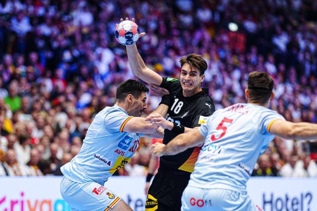 Abel Serdio (Spanien, 20), Julian Koester (Deutschland, 18) DEN, Deutschland vs. Spanien, Handball, EHF Europameisterschaft 2026, Gruppe A, Spieltag 3, 19.01.2026 DEN, Deutschland vs. Spanien, Handball, EHF Europameisterschaft 2026, Gruppe A, Spieltag 3, 19.01.2026 Herning Copyright: xEibner-Pressefoto MarcelxvonxFehrnx EP_MFN