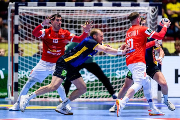 260119 Max Darj of Sweden and Irakli Kbilashvili of Georgia during the EHF European Handball Championship preliminary round match between Georgia and Sweden on January 19, 2026 in Malmö. Photo: Petter Arvidson BILDBYRAN kod PA PA1125 handball handboll handball handbolls-em 2026 georgien sverige sweden ehf european handball championship georgia bbeng Copyright: PETTERxARVIDSON BB260119PA145