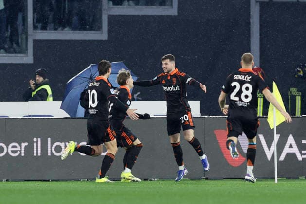 Serie A football match SS Lazio vs Como Como™s Croatian midfielder Martin Baturina celebrates after scoring a goal of 1-0 during the Serie A football match SS Lazio vs Como at Olimpico Stadium on January 19, 2026, in Rome. _BPH6450 Copyright: xAntonioxBalascox