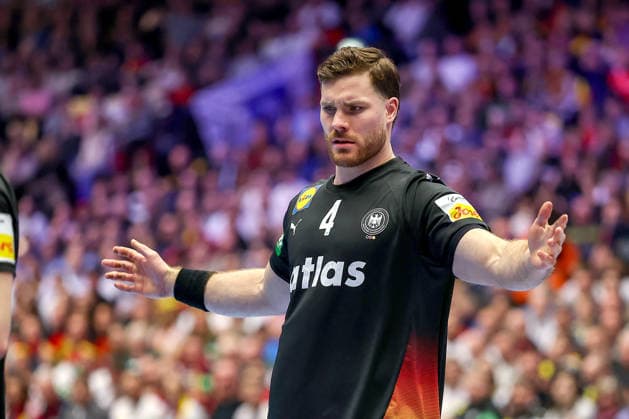 19.01.2026, Handball, Men s EHF EURO 2026, Deutschland - Spanien, Jyske Bank Boxen in Herning, Dänemark, Preliminary Round: Johannes Golla (Germany 04) gestikulierend auf dem Spielfeld Dänemark