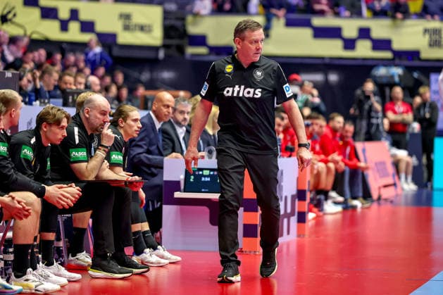19.01.2026, Handball, Men s EHF EURO 2026, Deutschland - Spanien, Jyske Bank Boxen in Herning, Dänemark, Preliminary Round: Headcoach Alfred Gislason (Germany hc) gestikulierend am Spielfeldrand Dänemark
