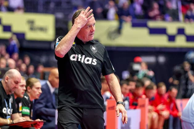 19.01.2026, Handball, Men s EHF EURO 2026, Deutschland - Spanien, Jyske Bank Boxen in Herning, Dänemark, Preliminary Round: Headcoach Alfred Gislason (Germany hc) gestikulierend am Spielfeldrand Dänemark