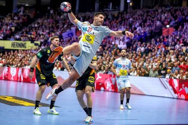 19.01.2026, Handball, Men s EHF EURO 2026, Deutschland - Spanien, Jyske Bank Boxen in Herning, Dänemark, Preliminary Round: Abel Serdio Guntin (Espania 20) Dänemark
