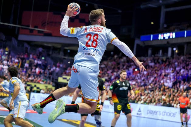 19.01.2026, Handball, Men s EHF EURO 2026, Deutschland - Spanien, Jyske Bank Boxen in Herning, Dänemark, Preliminary Round: Aleix Gomez Abello (Espania 28) Dänemark
