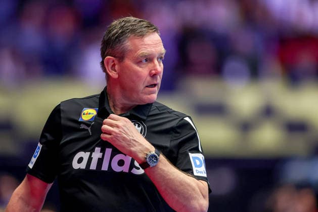 19.01.2026, Handball, Men s EHF EURO 2026, Deutschland - Spanien, Jyske Bank Boxen in Herning, Dänemark, Preliminary Round: Headcoach Alfred Gislason (Germany hc) gestikulierend am Spielfeldrand Dänemark