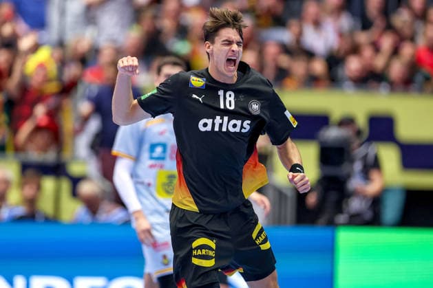 19.01.2026, Handball, Men s EHF EURO 2026, Deutschland - Spanien, Jyske Bank Boxen in Herning, Dänemark, Preliminary Round: Julian Köster (Germany 18) jubelnd Dänemark