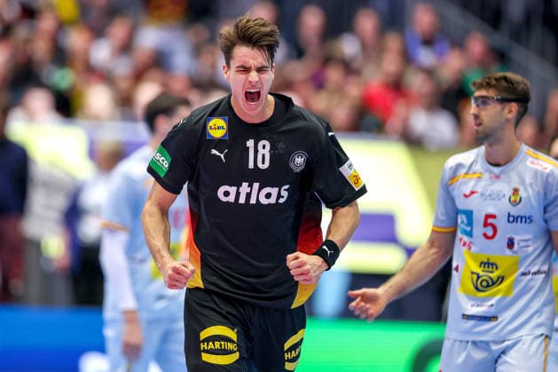 19.01.2026, Handball, Men s EHF EURO 2026, Deutschland - Spanien, Jyske Bank Boxen in Herning, Dänemark, Preliminary Round: Julian Köster (Germany 18) jubelnd Dänemark