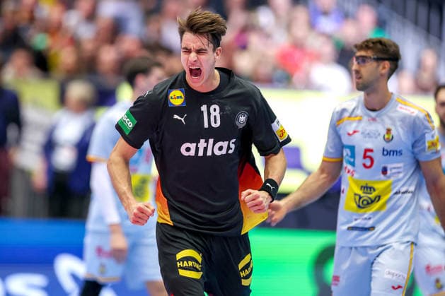 19.01.2026, Handball, Men s EHF EURO 2026, Deutschland - Spanien, Jyske Bank Boxen in Herning, Dänemark, Preliminary Round: Julian Köster (Germany 18) jubelnd Dänemark