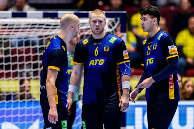260119 Lukas Sandell, Felix Möller and Nikola Roganovic of Sweden during the EHF European Handball Championship preliminary round match between Georgia and Sweden on January 19, 2026 in Malmö. Photo: Petter Arvidson BILDBYRAN kod PA PA1125 handball handboll handball handbolls-em 2026 georgien sverige sweden ehf european handball championship georgia bbeng Copyright: PETTERxARVIDSON BB260119PA165