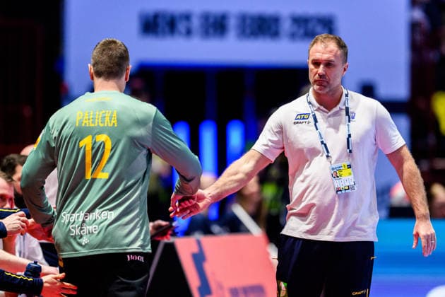 260119 Goalkeeper Andreas Palicka and Head coach Michael Apelgren of Sweden during the EHF European Handball Championship preliminary round match between Georgia and Sweden on January 19, 2026 in Malmö. Photo: Petter Arvidson BILDBYRAN kod PA PA1125 handball handboll handball handbolls-em 2026 georgien sverige sweden ehf european handball championship georgia bbeng Copyright: PETTERxARVIDSON BB260119PA172