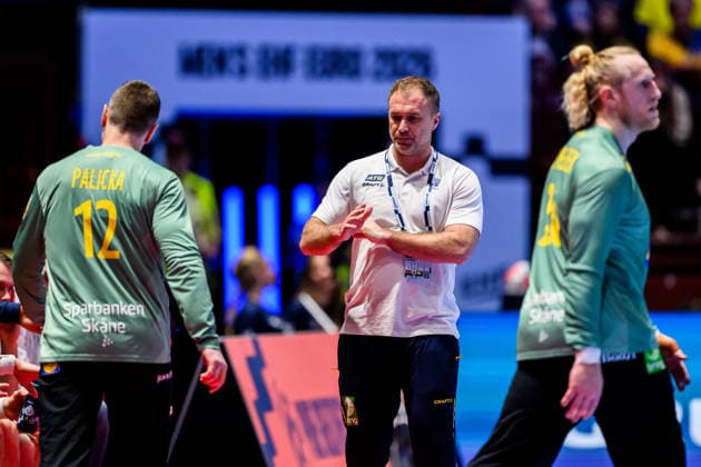 260119 Goalkeeper Andreas Palicka, Head coach Michael Apelgren and goalkeeper Mikael Appelgren of Sweden during the EHF European Handball Championship preliminary round match between Georgia and Sweden on January 19, 2026 in Malmö. Photo: Petter Arvidson BILDBYRAN kod PA PA1125 handball handboll handball handbolls-em 2026 georgien sverige sweden ehf european handball championship georgia bbeng Copyright: PETTERxARVIDSON BB260119PA173