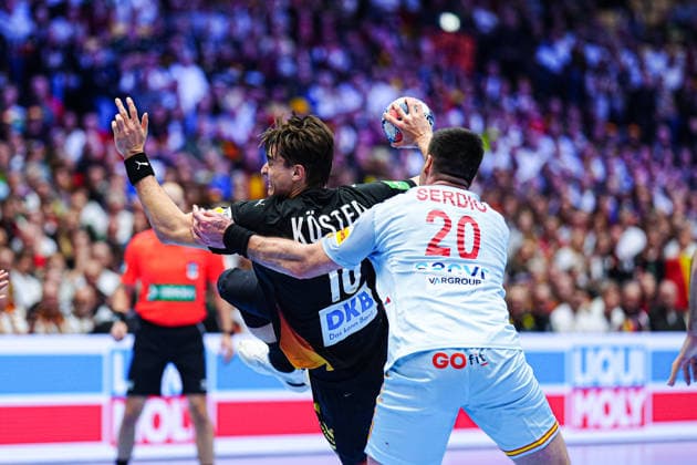 Julian Koester (Deutschland, 18), Abel Serdio (Spanien, 20) DEN, Deutschland vs. Spanien, Handball, EHF Europameisterschaft 2026, Gruppe A, Spieltag 3, 19.01.2026 DEN, Deutschland vs. Spanien, Handball, EHF Europameisterschaft 2026, Gruppe A, Spieltag 3, 19.01.2026 Herning Copyright: xEibner-Pressefoto MarcelxvonxFehrnx EP_MFN
