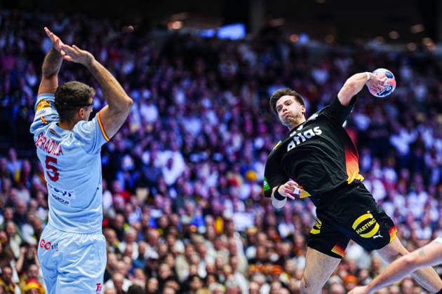 Wurf Tor Renars Uscins (Deutschland, 23) DEN, Deutschland vs. Spanien, Handball, EHF Europameisterschaft 2026, Gruppe A, Spieltag 3, 19.01.2026 DEN, Deutschland vs. Spanien, Handball, EHF Europameisterschaft 2026, Gruppe A, Spieltag 3, 19.01.2026 Herning Copyright: xEibner-Pressefoto MarcelxvonxFehrnx EP_MFN
