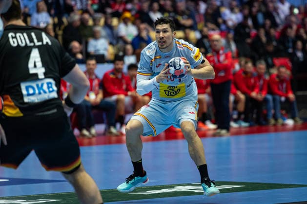 HERNING, DENMARK - JANUARY 19: Alex Dujshebaev Dovichebaev (Spain, 10) in attack during the EHF EURO 2026 match between Germany vs Spain at Jyske Bank Boxen Arena on matchday 3 of the Group Matches Group A on January 19, 2026 in Herning, Denmark. Midtjylland Denmark Copyright: xMarioxM.xKobergx