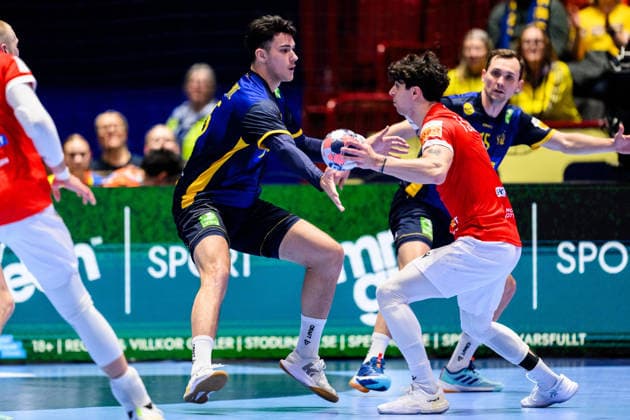 260119 Nikola Roganovic of Sweden and Giorgi Tskhovrebadze of Georgia during the EHF European Handball Championship preliminary round match between Georgia and Sweden on January 19, 2026 in Malmö. Photo: Petter Arvidson BILDBYRAN kod PA PA1125 handball handboll handball handbolls-em 2026 georgien sverige sweden ehf european handball championship georgia bbeng Copyright: PETTERxARVIDSON BB260119PA178