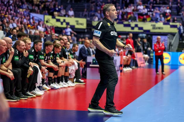 19.01.2026, Handball, Men s EHF EURO 2026, Deutschland - Spanien, Jyske Bank Boxen in Herning, Dänemark, Preliminary Round: Headcoach Alfred Gislason (Germany hc) gestikulierend am Spielfeldrand Dänemark