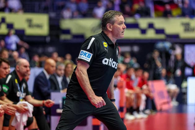 19.01.2026, Handball, Men s EHF EURO 2026, Deutschland - Spanien, Jyske Bank Boxen in Herning, Dänemark, Preliminary Round: Headcoach Alfred Gislason (Germany hc) gestikulierend am Spielfeldrand Dänemark