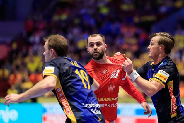 MALMÖ, SVERIGE 20260119 Georgiens Irakli Kbilashvili och Sveriges Jonathan Carlsbogard under gruppspelsmatchen i handbolls-EM grupp E mellan Georgien och Sverige i Malmö Arena, Malmö, Sverige, 19 januari, 2026. MALMÖ SVERIGE x10600x