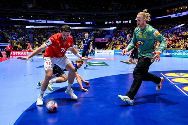 260119 Giorgi Arvelodi Dikhaminjia of Georgia and goalkeeper Mikael Appelgren of Sweden during the EHF European Handball Championship preliminary round match between Georgia and Sweden on January 19, 2026 in Malmö. Photo: Petter Arvidson BILDBYRAN kod PA PA1125 handball handboll handball handbolls-em 2026 georgien sverige sweden ehf european handball championship georgia bbeng Copyright: PETTERxARVIDSON BB260119PA211