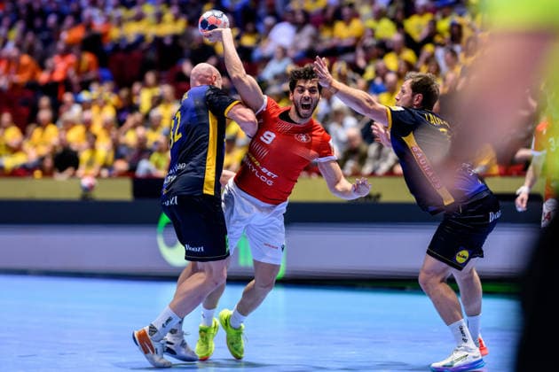 260119 Giorgi Areshidze of Georgia against Oscar Bergendahl and Albin Lagergren of Sweden during the EHF European Handball Championship preliminary round match between Georgia and Sweden on January 19, 2026 in Malmö. Photo: Petter Arvidson BILDBYRAN kod PA PA1125 handball handboll handball handbolls-em 2026 georgien sverige sweden ehf european handball championship georgia bbeng Copyright: PETTERxARVIDSON BB260119PA215