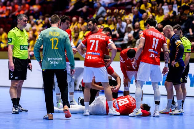 260119 Erekle Arsenashvili of Georgia in pain during the EHF European Handball Championship preliminary round match between Georgia and Sweden on January 19, 2026 in Malmö. Photo: Petter Arvidson BILDBYRAN kod PA PA1125 handball handboll handball handbolls-em 2026 georgien sverige sweden ehf european handball championship georgia bbeng skada Copyright: PETTERxARVIDSON BB260119PA218