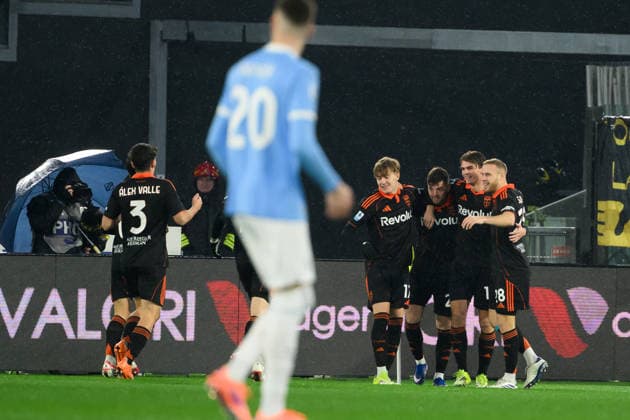 Martin Baturina of Como 1907 celebrates with team mates after scoring the goal of 0-1 during the Serie A 2025 2026 football match between SS Lazio and Como 1907 at Stadio Olimpico in Rome (Italy), January 19, 2026. AndreaxStaccioli