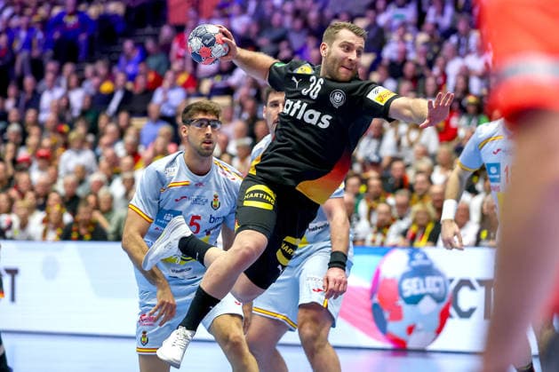 19.01.2026, Handball, Men s EHF EURO 2026, Deutschland - Spanien, Jyske Bank Boxen in Herning, Dänemark, Preliminary Round: Lukas Mertens (Germany 36) Dänemark