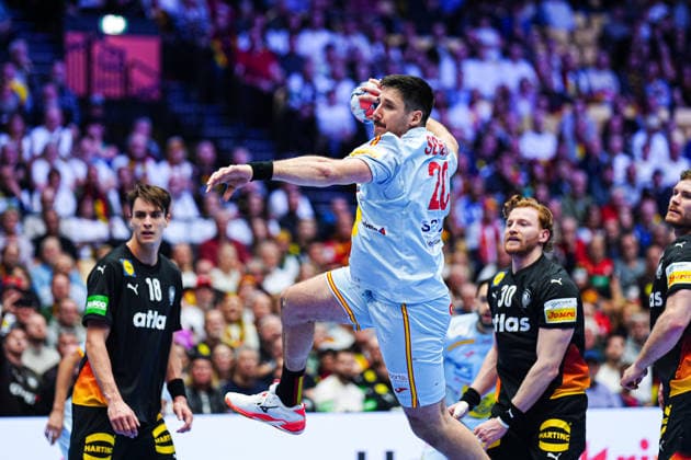 Wurf Tor Abel Serdio (Spanien, 20) DEN, Deutschland vs. Spanien, Handball, EHF Europameisterschaft 2026, Gruppe A, Spieltag 3, 19.01.2026 DEN, Deutschland vs. Spanien, Handball, EHF Europameisterschaft 2026, Gruppe A, Spieltag 3, 19.01.2026 Herning Copyright: xEibner-Pressefoto MarcelxvonxFehrnx EP_MFN