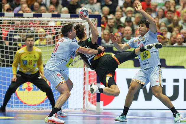 Deutschland - Spanien, EHF Handball EM 2026 Julian Köster (Deutschland, 18). Handball EHF Europameisterschaft, Länderspiel zwischen Deutschland und Spanien am 19. Januar 2026 in Herning (Dänemark)., Herning Dänemark Jyske Bank Boxen