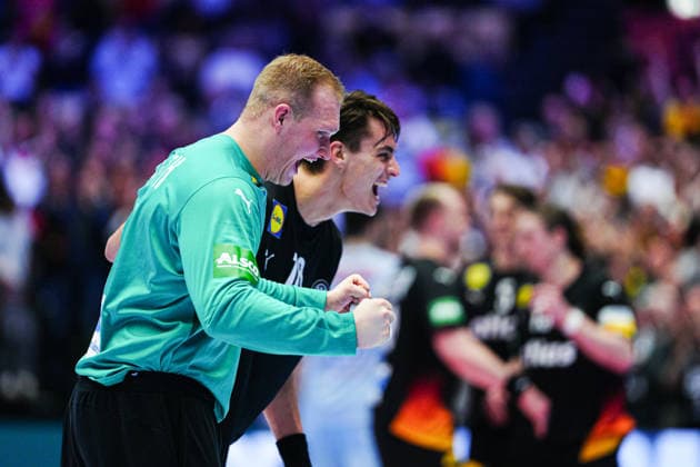 Julian Koester (Deutschland, 18) und David Spaeth (Deutschland, 01) jubelt Jubel nach Sieg Spielende DEN, Deutschland vs. Spanien, Handball, EHF Europameisterschaft 2026, Gruppe A, Spieltag 3, 19.01.2026 DEN, Deutschland vs. Spanien, Handball, EHF Europameisterschaft 2026, Gruppe A, Spieltag 3, 19.01.2026 Herning Copyright: xEibner-Pressefoto MarcelxvonxFehrnx EP_MFN