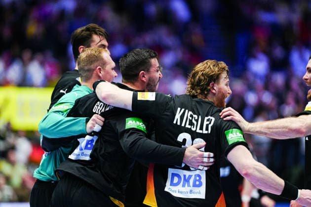 Deutschland jubelt Jubel nach Sieg Spielende DEN, Deutschland vs. Spanien, Handball, EHF Europameisterschaft 2026, Gruppe A, Spieltag 3, 19.01.2026 DEN, Deutschland vs. Spanien, Handball, EHF Europameisterschaft 2026, Gruppe A, Spieltag 3, 19.01.2026 Herning Copyright: xEibner-Pressefoto MarcelxvonxFehrnx EP_MFN