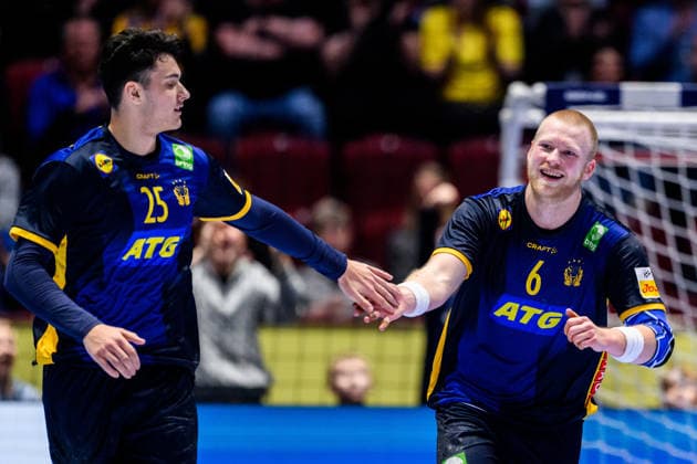260119 Nikola Roganovic and Felix Möller of Sweden celebrate during the EHF European Handball Championship preliminary round match between Georgia and Sweden on January 19, 2026 in Malmö. Photo: Petter Arvidson BILDBYRAN kod PA PA1125 handball handboll handball handbolls-em 2026 georgien sverige sweden ehf european handball championship georgia bbeng jubel Copyright: PETTERxARVIDSON BB260119PA267