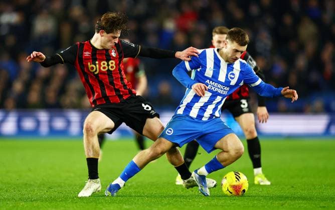Alex Scott of AFC Bournemouth and Brajan Gruda of Brighton and Hove Albion. Brighton and Hove Albion v AFC Bournemouth, Premier League, Football, American Express Community Stadium, Brighton, UK - 19 Jan 2026Brighton American Express Community Stadi United Kingdom EDITORIAL USE ONLY No use with unauthorised audio, video, data, fixture lists, club league logos or live services. Online in-match use limited to 120 images, no video emulation. No use in betting, games or single club league player publications.  Copyright: xJamesxMarsh Shutterstockx 16348254as