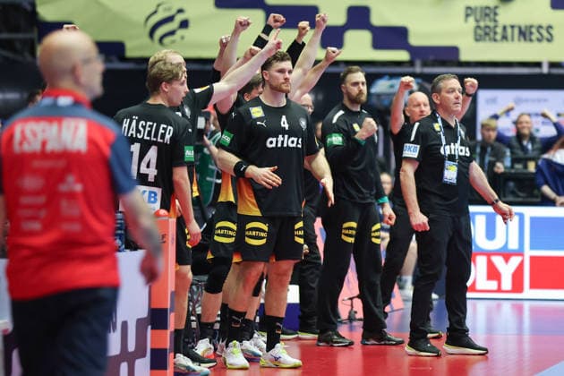 Deutschland - Spanien, EHF Handball EM 2026 Jubel des deutschen Teams um Trainer Alfred Gislason (Deutschland). Handball EHF Europameisterschaft, Länderspiel zwischen Deutschland und Spanien am 19. Januar 2026 in Herning (Dänemark)., Herning Dänemark Jyske Bank Boxen
