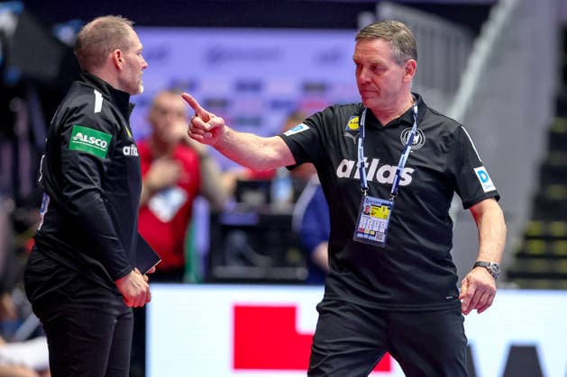 19.01.2026, Handball, Men s EHF EURO 2026, Deutschland - Spanien, Jyske Bank Boxen in Herning, Dänemark, Preliminary Round: Headcoach Alfred Gislason (Germany hc) jubelnd gestikulierend am Spielfeldrand Dänemark
