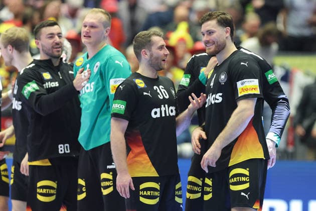 Deutschland - Spanien, EHF Handball EM 2026 Jubel der deutschen Spieler, hier Lukas Mertens (Deutschland, 36) und Johannes Golla (Deutschland, 4). Handball EHF Europameisterschaft, Länderspiel zwischen Deutschland und Spanien am 19. Januar 2026 in Herning (Dänemark)., Herning Dänemark Jyske Bank Boxen