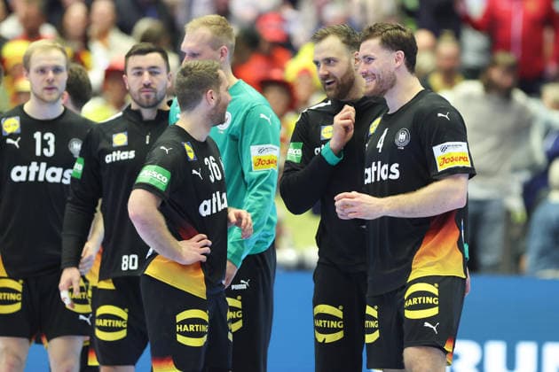 Deutschland - Spanien, EHF Handball EM 2026 Jubel der deutschen Spieler, hier Lukas Mertens (Deutschland, 36), Torwart Andreas Wolff (Deutschland, 33) und Johannes Golla (Deutschland, 4). Handball EHF Europameisterschaft, Länderspiel zwischen Deutschland und Spanien am 19. Januar 2026 in Herning (Dänemark)., Herning Dänemark Jyske Bank Boxen