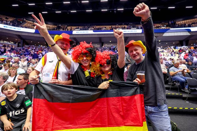19.01.2026, Handball, Men s EHF EURO 2026, Deutschland - Spanien, Jyske Bank Boxen in Herning, Dänemark, Preliminary Round: Gute Stimmung bei den Handballfans. Tausende deutsche Fas sind angereist und feuern die Mannschaft euphorisch an. Dänemark