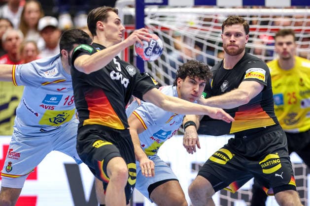 19.01.2026, Handball, Men s EHF EURO 2026, Deutschland - Spanien, Jyske Bank Boxen in Herning, Dänemark, Preliminary Round: Miro Schluroff (Germany 05) Johannes Golla (Germany 04) im Zweikampf gegen Javier Rodriguez Moreno (Espania 99) Imanol Garciandia Alustiza (Espania 18) Dänemark