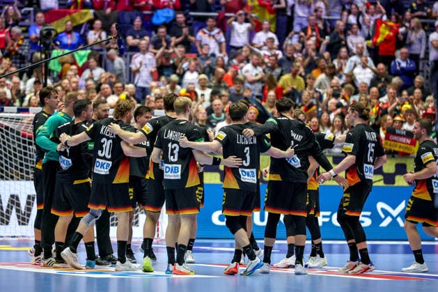 19.01.2026, Handball, Men s EHF EURO 2026, Deutschland - Spanien, Jyske Bank Boxen in Herning, Dänemark, Preliminary Round: Deutschland steht in der Hauptrunde nach dem Sieg gegen Spanien. Abschlussjubel nach dem Sieg Tom Kiesler (Germany 30) Matthes Langhoff (Germany 13) Tom Kiesler (Germany 30) Nils Lichtlein (Germany 03) Marko Grgic (Germany 71) Juri Knorr (Germany 15) Mathis Häseler (Germany 14) Dänemark