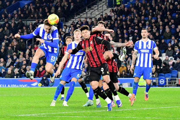 Brighton and Hove Albion v Bournemouth, Premier League Jack Hinshelwood Midfielder of Brighton and Hove Albion tries a header towards goal during the Premier League match between Brighton and Hove Albion and Bournemouth at the American Express Stadium, Brighton and Hove, UK on 19 January 2026. Brighton and Hove American Express Stadium East Sussex UK Editorial use only DataCo restrictions apply See www.football-dataco.com , Copyright: xJeffxMoodx PSI-23593-0092
