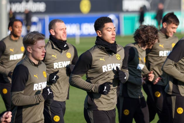 Dortmund, Deutschland 19. Januar 2026: Champions League - 2025 2026 - Borussia Dortmund Abschlusstraining Im Bild: v.li. Daniel Svensson (BVB), Julian Ryerson (BVB) und Jobe Bellingham (BVB) beim Abschlusstraining in Dortmund vor dem UCL Spiel gegen Tottenham Hotspur in London Trainingsgelände Hohenbuschei Nordrhein Westfalen Copyright: xFotostandx xFantinix