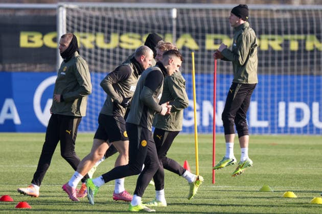 Dortmund, Deutschland 19. Januar 2026: Champions League - 2025 2026 - Borussia Dortmund Abschlusstraining Im Bild: v.li. Waldemar Anton (BVB), Julian Ryerson (BVB) und Maximilian Beier (BVB) beim Abschlusstraining in Dortmund vor dem UCL Spiel gegen Tottenham Hotspur in London Trainingsgelände Hohenbuschei Nordrhein Westfalen Copyright: xFotostandx xFantinix